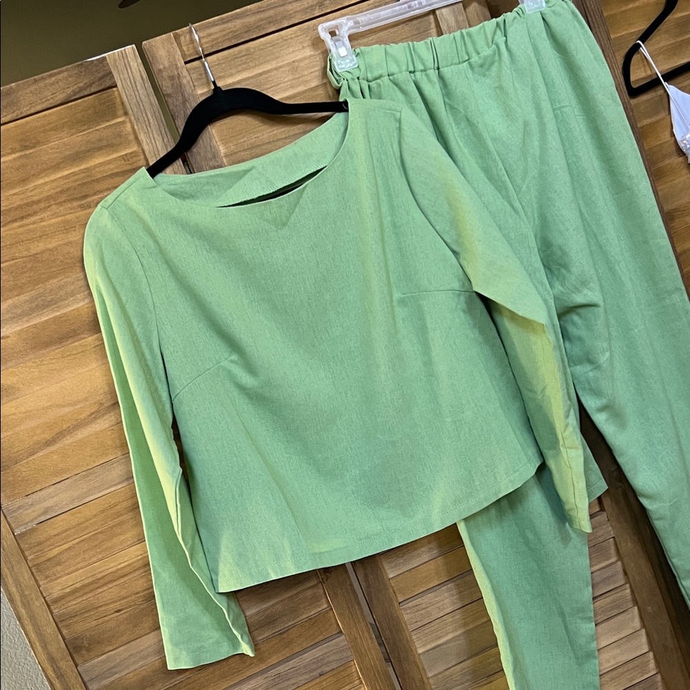 Elegant Mint Green Women's Pantsuit